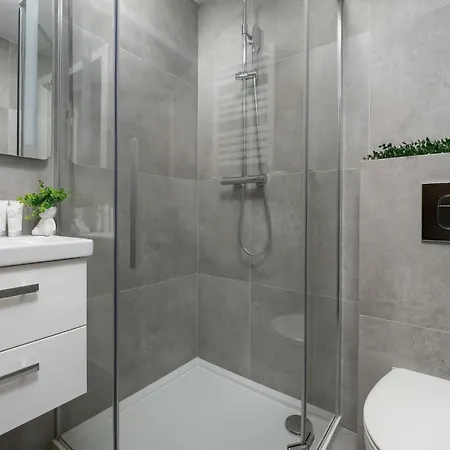 Functional & Modern Studio In The City Center Lodz Piotrkowska 37 By Heyrent *