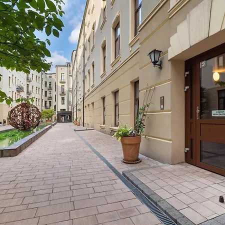 Functional & Modern Studio In The City Center Lodz Piotrkowska 37 By Heyrent * Lodz